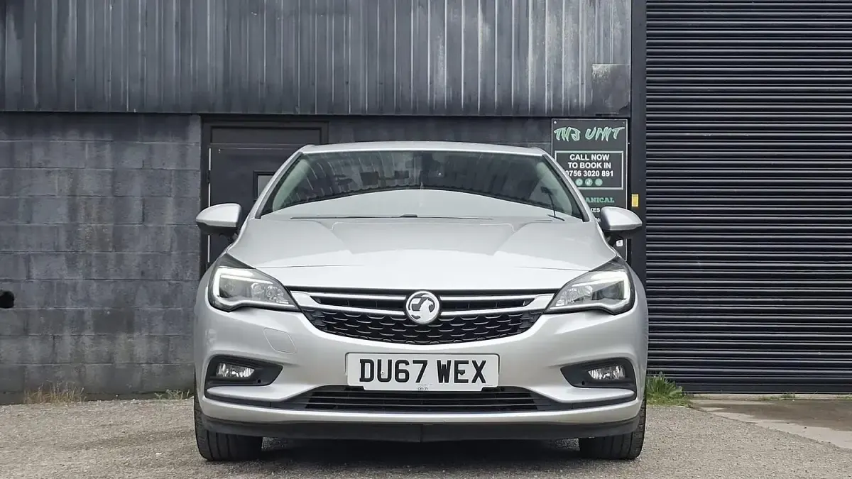 Used Vauxhall Astra Elite 150 HP (110 kW) 2018 Silver Hatchback
