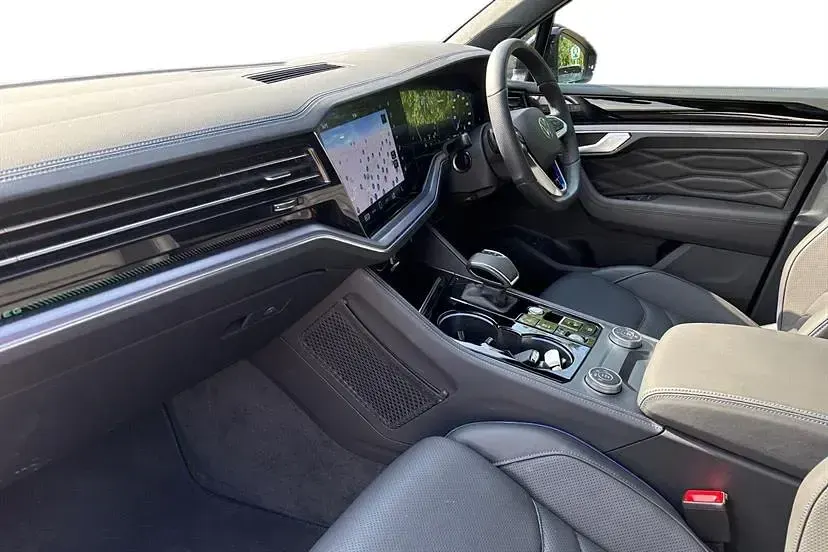 Używany VW Touareg R 462 KM (339 kW) 2025 Niebieski SUV