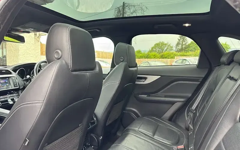 Usado Jaguar F-Pace R-Sport 250 HP (183 kW) 2020 SUV