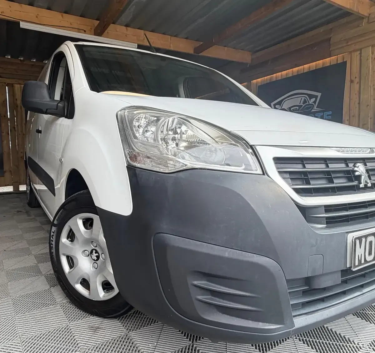 Used Peugeot Partner 98 HP (72 kW) 2018 White