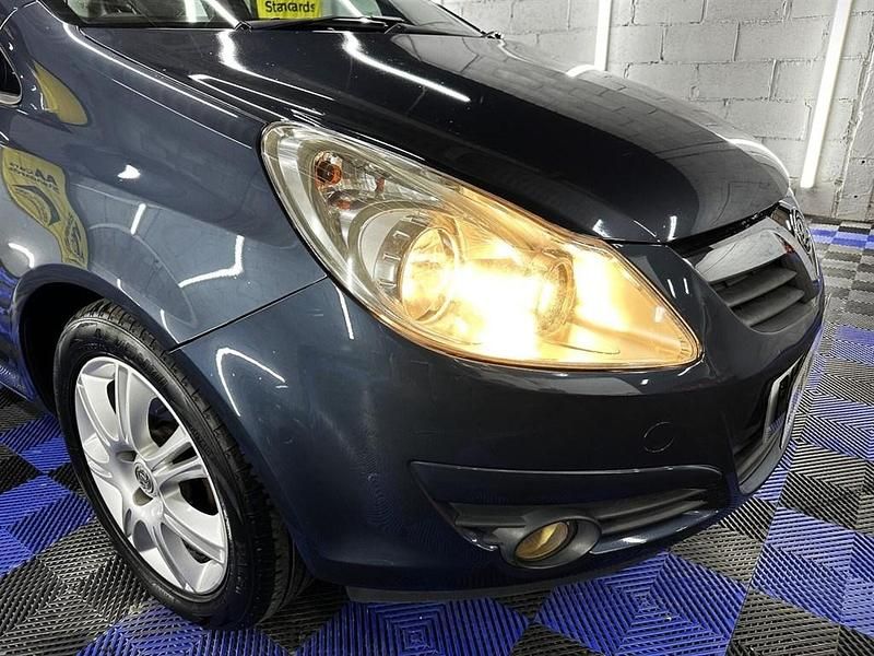 Used Vauxhall Corsa Design Edition 89 HP (65 kW) 2007 Blue Hatchback