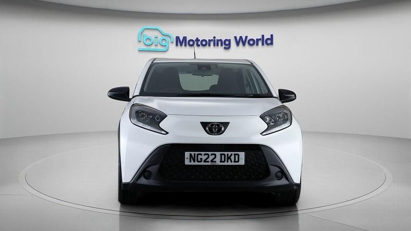 Used Toyota Aygo X PURE 71 HP (52 kW) 2022 White SUV