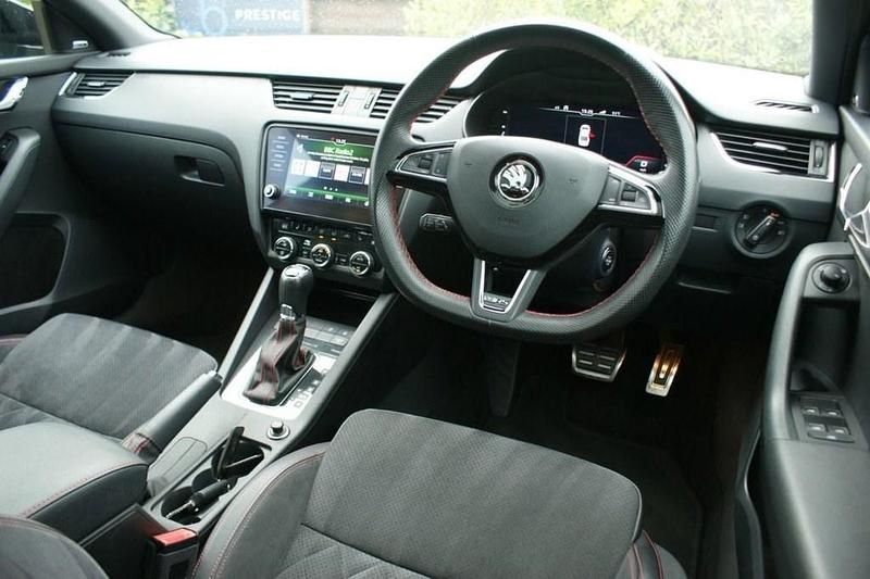 Used Skoda Octavia vRS 245 HP (180 kW) 2019 Green Hatchback