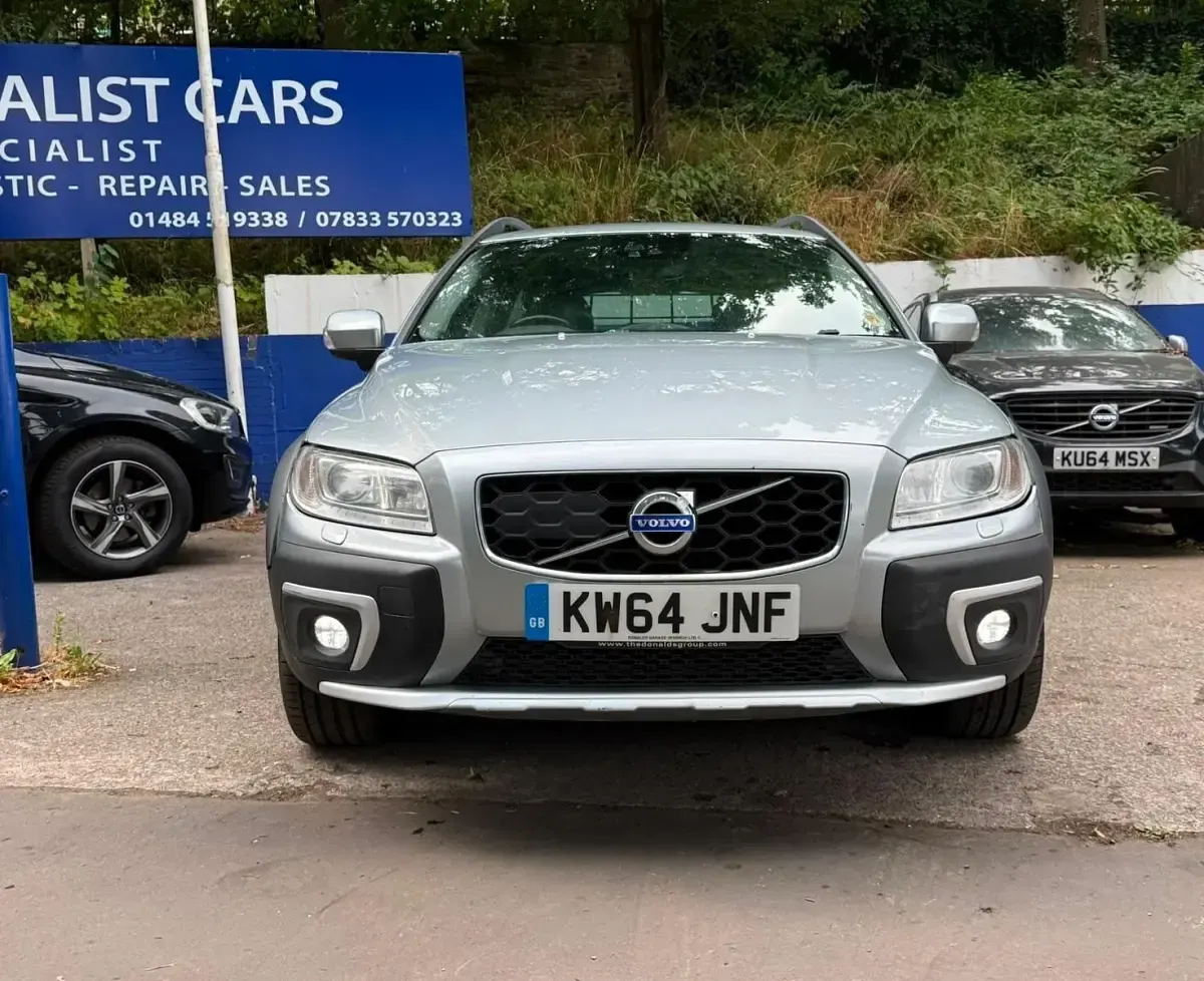 Used Volvo XC70 SE Lux 215 HP (158 kW) 2015 Silver Estate