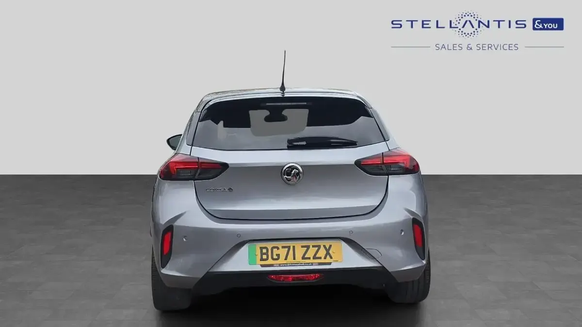Usado Vauxhall Corsa-e SRi 98 kW (134 HP) 2021 Cinzento Citadino