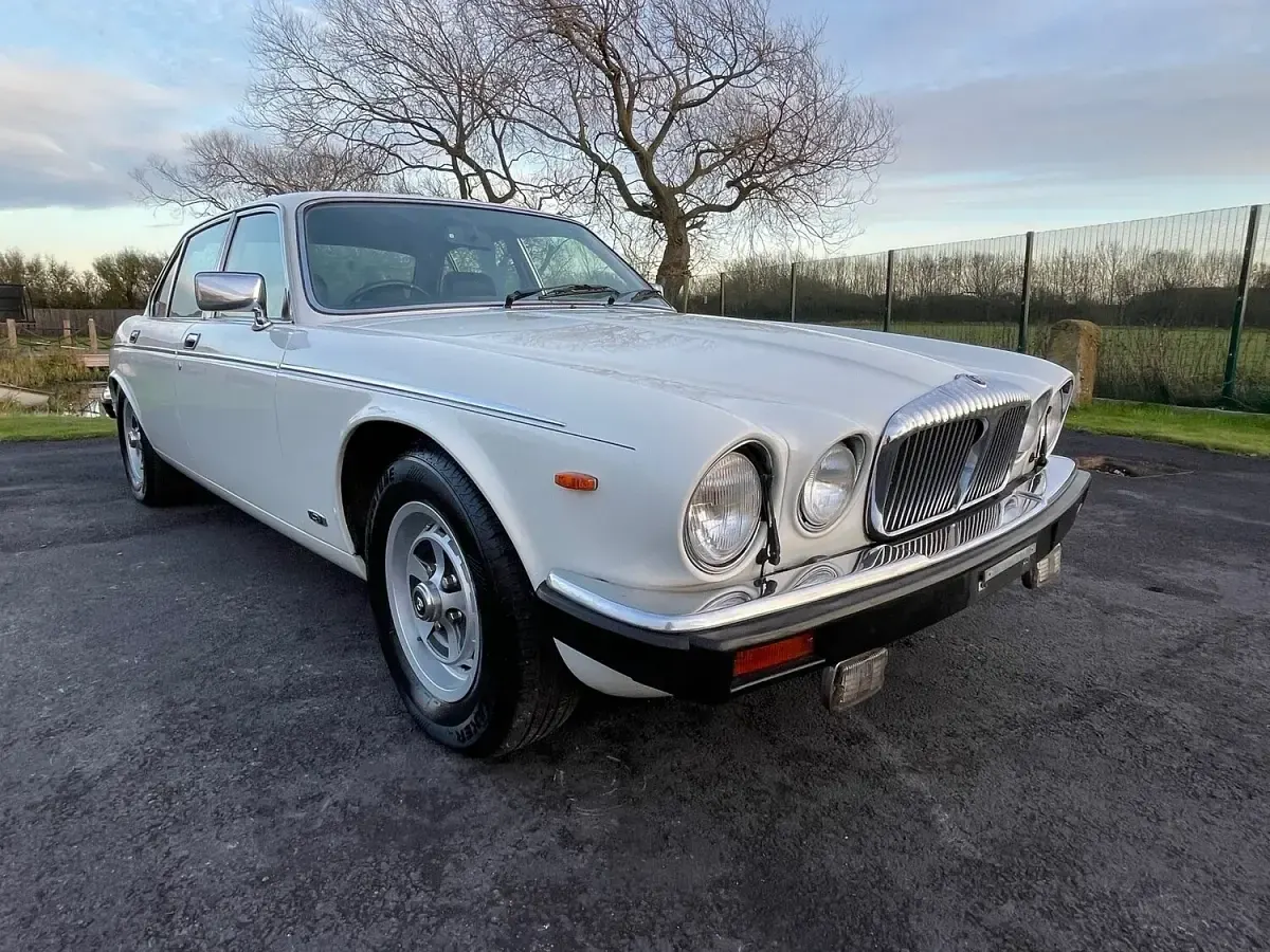 Used Daimler Double Six Serie 1 1992 White Sedan