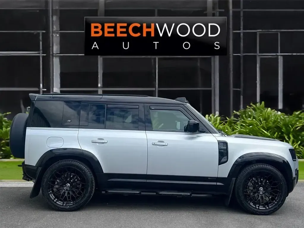 Used Land Rover Defender HSE Dynamic 300 HP (220 kW) 2021 Silver SUV