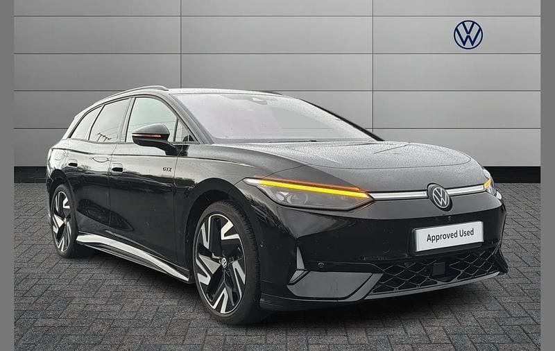 Black Used 2025 VW ID.7 GTX Estate | £38,490 (Fair price) - Image 1/4