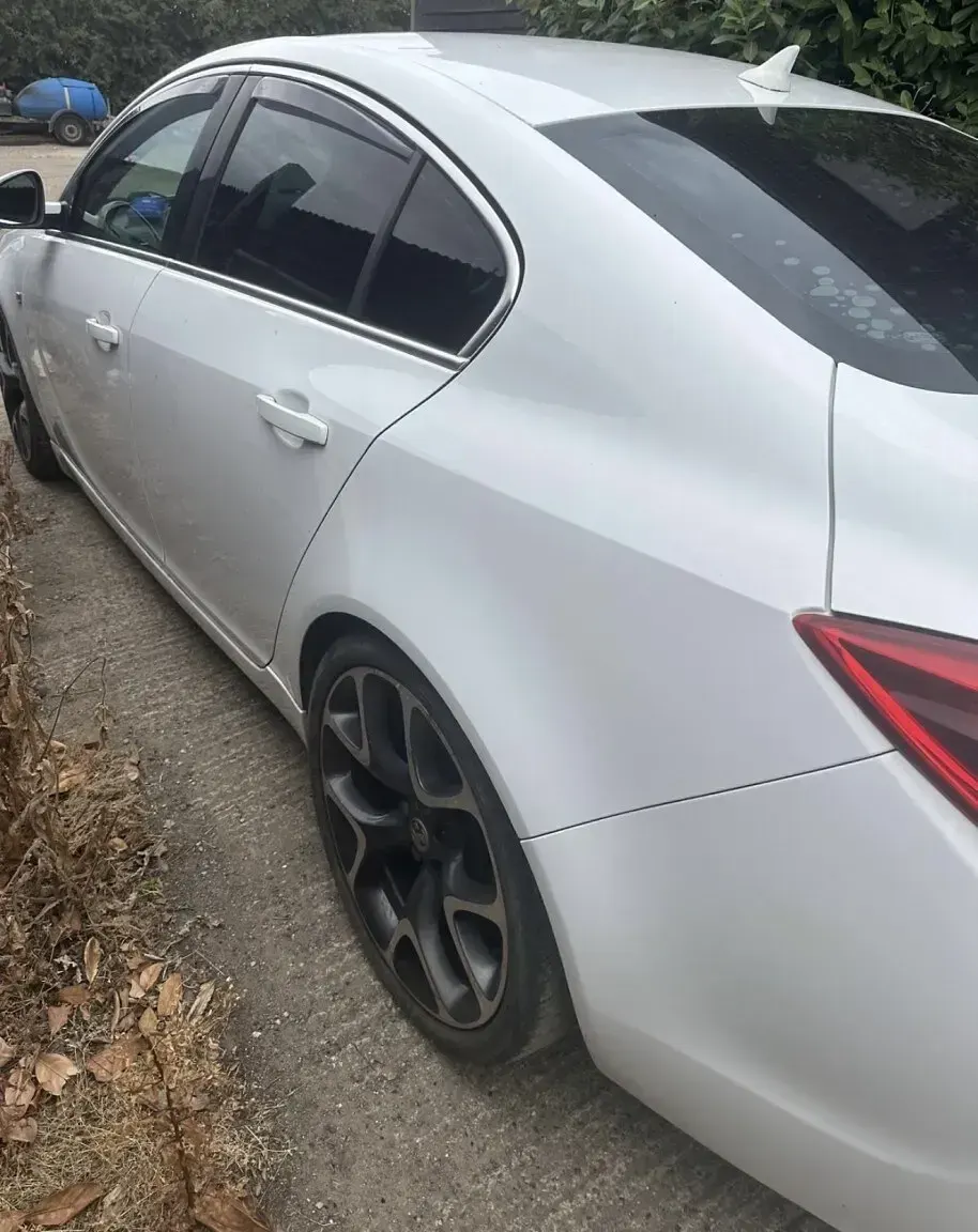 Used Vauxhall Insignia 2009 White Sedan