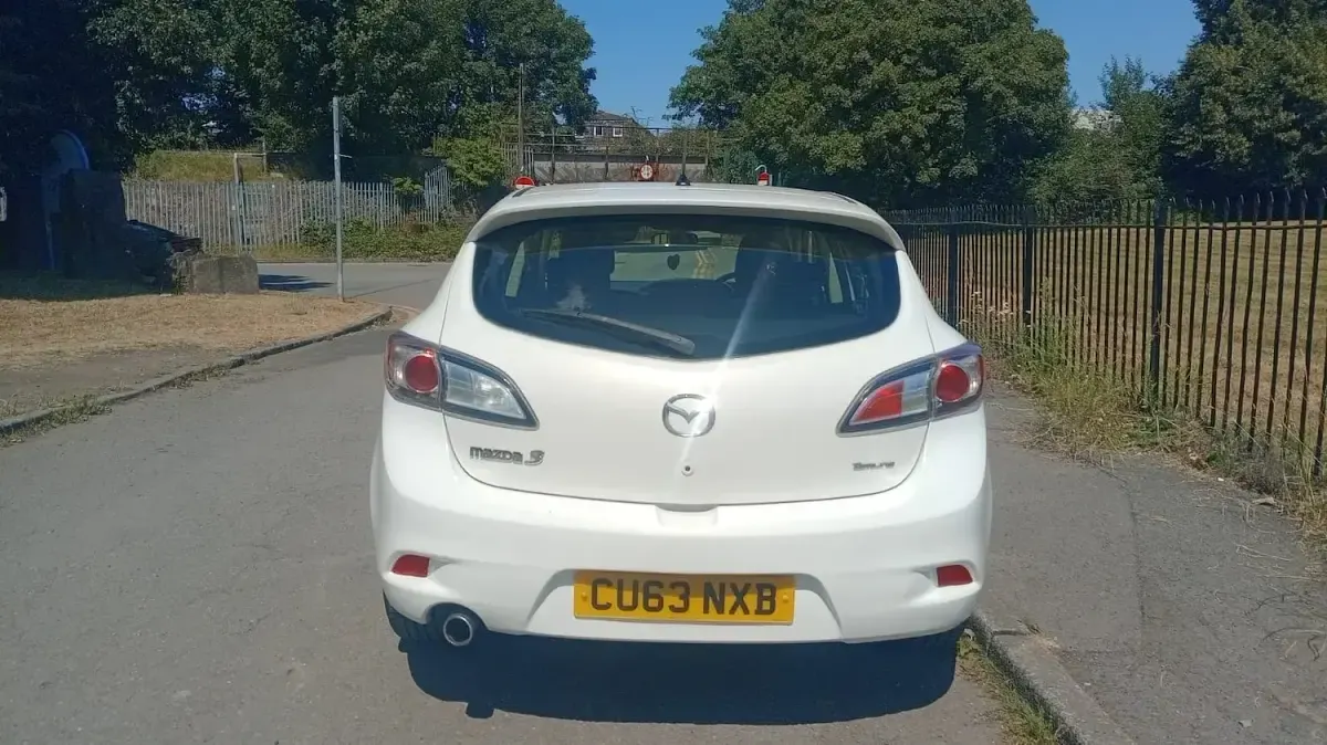 Used Mazda 3 105 HP (77 kW) 2013 White Hatchback