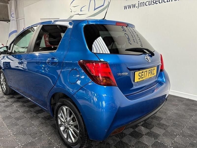 Used Toyota Yaris 99 HP (72 kW) 2017 Blue Hatchback