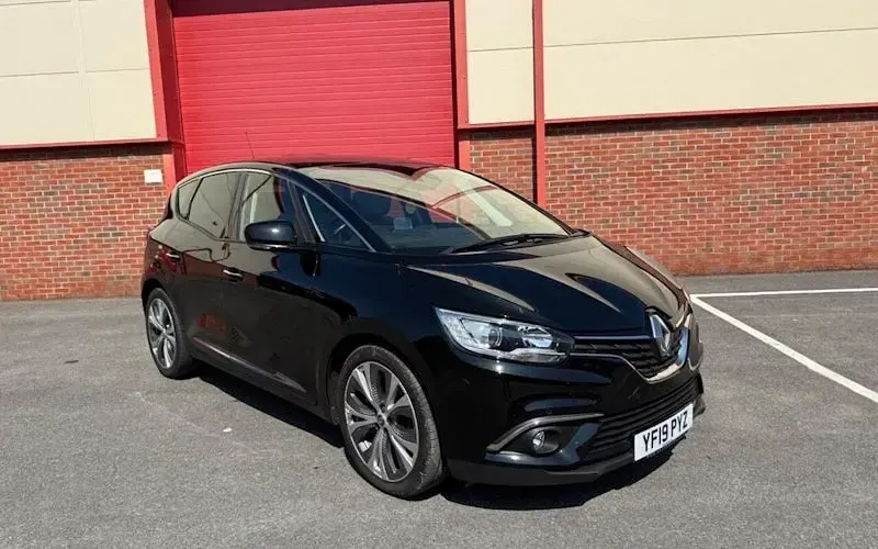 Used Renault Scenic E-Tech Signature 140 HP (102 kW) 2019 Black MPV