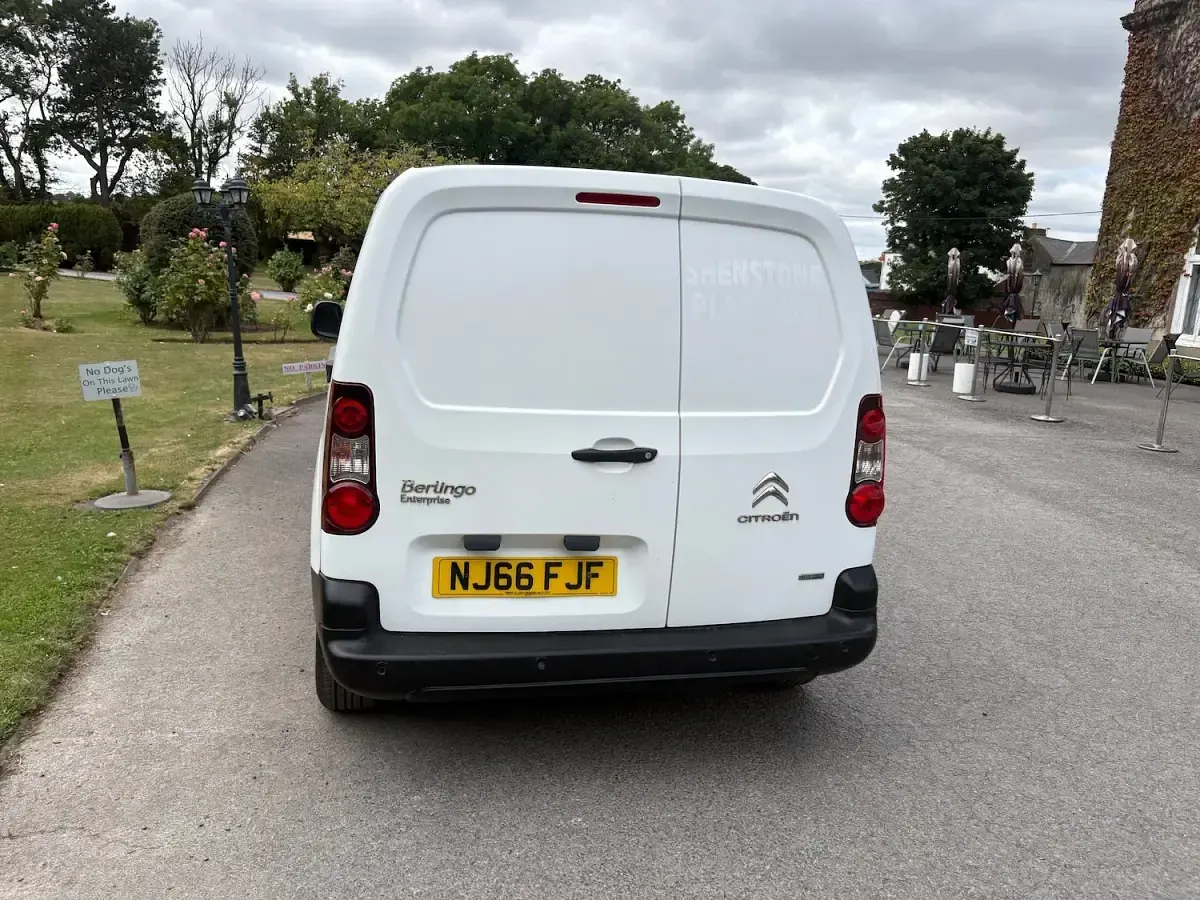 Used Citroën Berlingo 75 HP (55 kW) 2016 White MPV