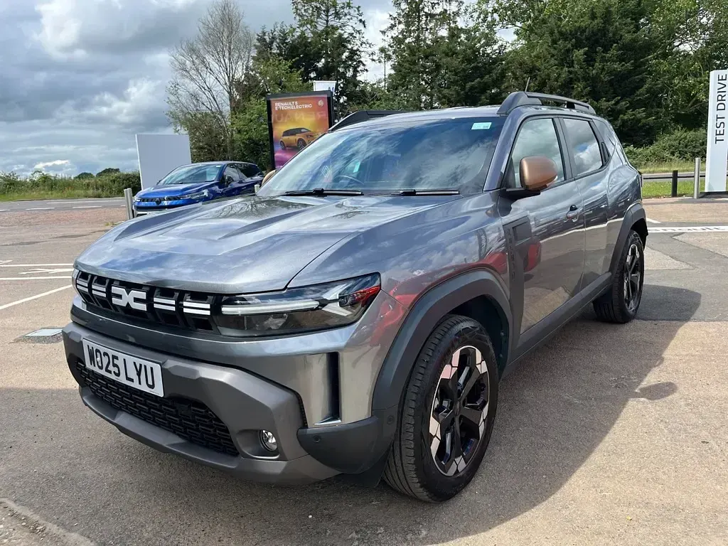 Used Dacia Duster Extreme 143 HP (105 kW) 2025 Grey SUV