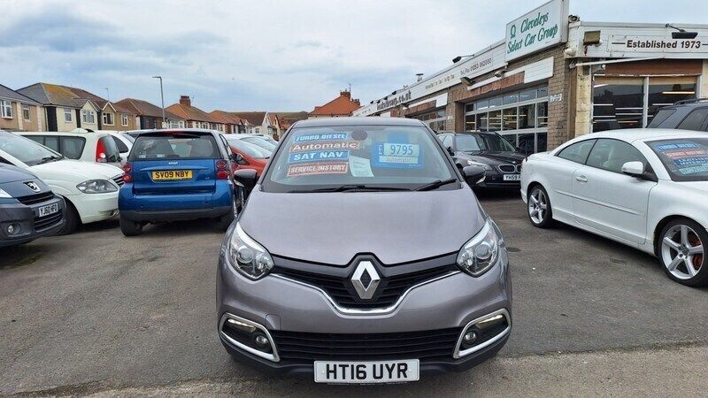 Grey Used 2016 Renault Captur Dynamique SUV | £8,995 (Expensive) - Image 1/4