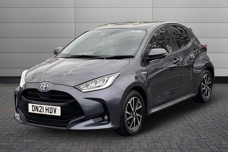 Used Toyota Yaris Hybrid Design 116 HP (85 kW) 2021 Grey Hatchback