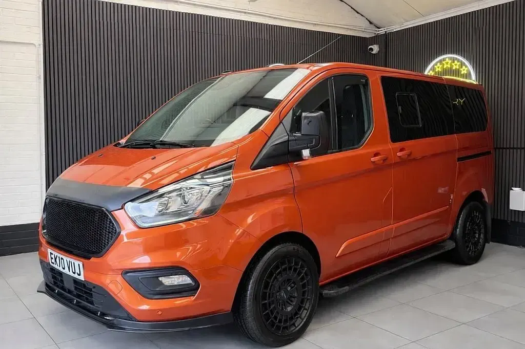 Used Ford Transit Custom Limited 130 HP (95 kW) 2020 Orange Van