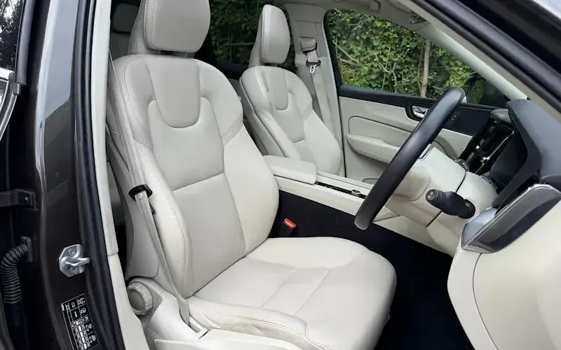 Used Volvo XC60 Momentum 190 HP (139 kW) 2019 Grey SUV