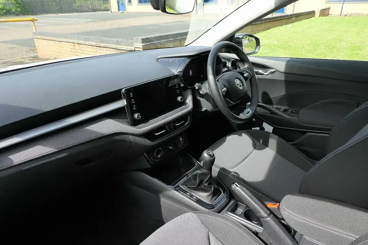 Used Skoda Fabia Colour Edition 59 HP (43 kW) 2024 Moon white metallic black magic pearl effect Hatchback