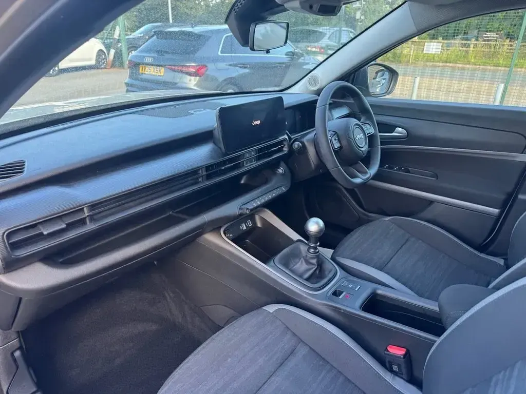 Used Jeep Avenger Longitude 100 HP (73 kW) 2025 Beige SUV