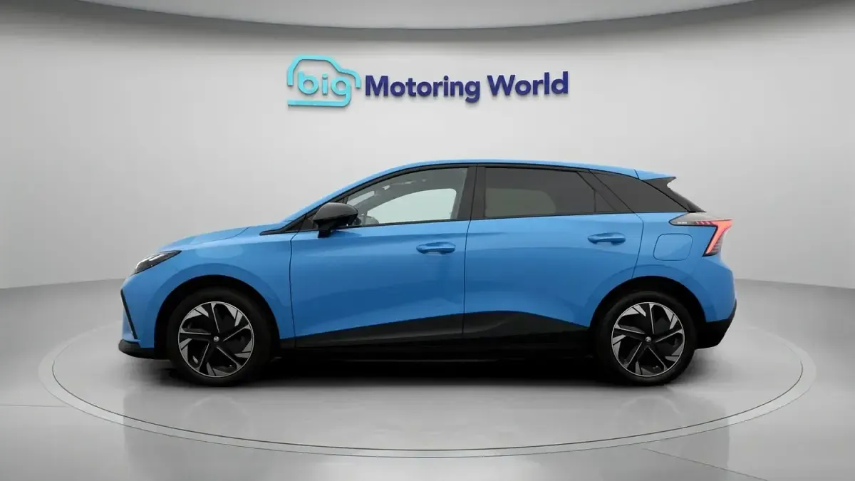 Used MG MG4 EV Trophy 319 kW (435 HP) 2023 Blue Hatchback