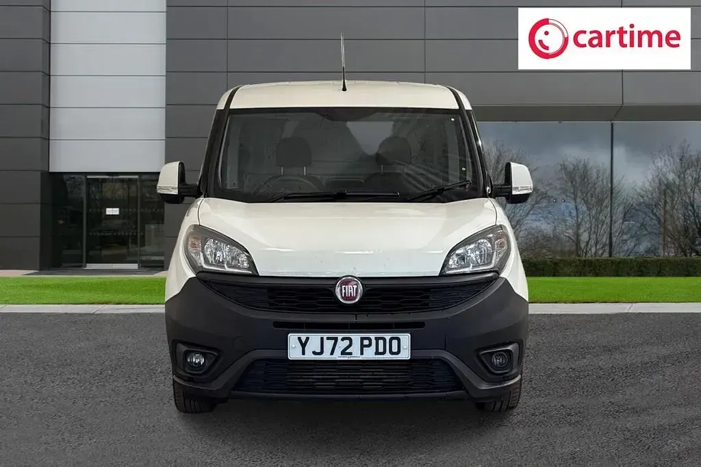 Used Fiat Doblò S 105 HP (77 kW) 2022 White MPV