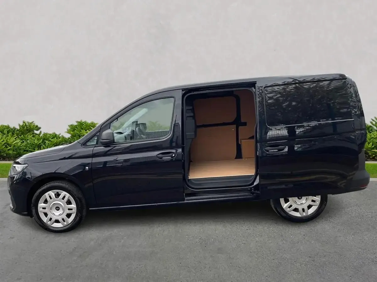Usado Ford Transit Connect Trend 102 HP (75 kW) 2024 Preto Monovolume
