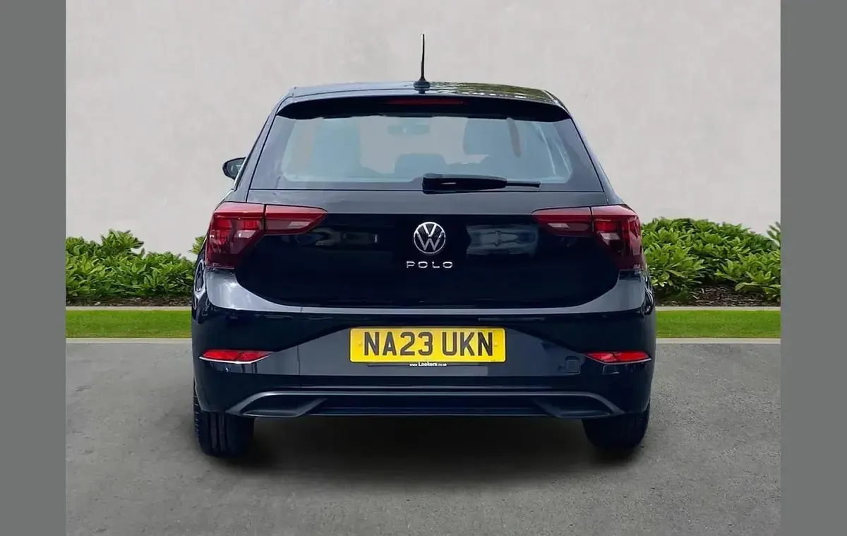 Begagnad VW Polo Life 95 HK (69 kW) 2023 Svart Halvkombi