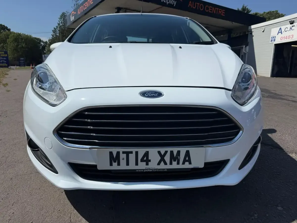 Used Ford Fiesta Zetec 82 HP (60 kW) 2014 White Hatchback
