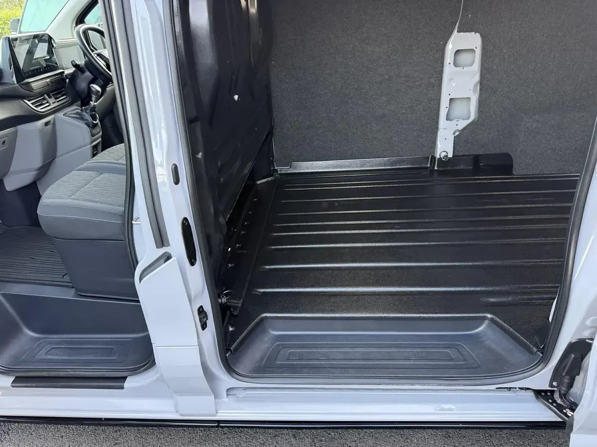 Used Ford Transit Custom Limited 136 HP (100 kW) 2024 Grey Van