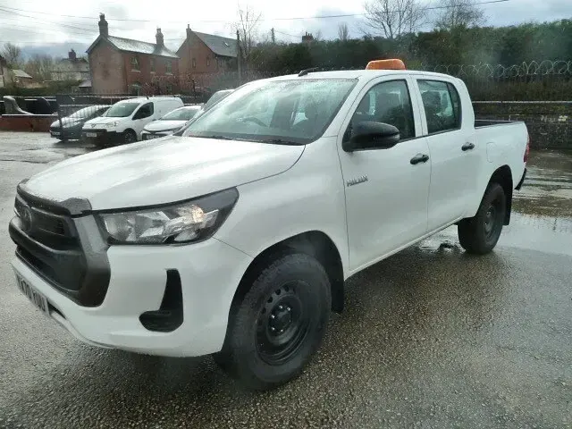 Used Toyota HiLux Active 150 HP (110 kW) 2021 White Pickup