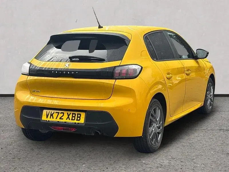 Used Peugeot 208 Active+ 75 HP (55 kW) 2022 Yellow Hatchback