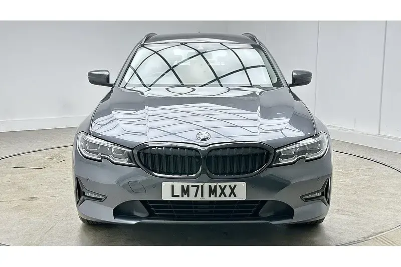 Usado BMW 320e Performance 2021 Gris Familiar