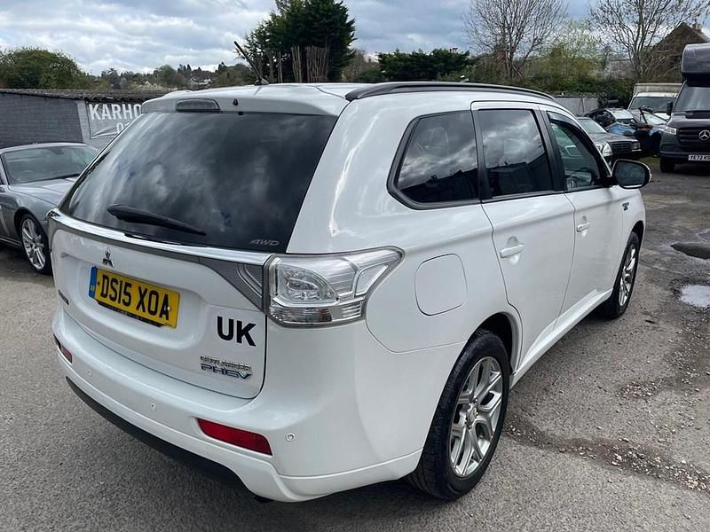 Used Mitsubishi Outlander P-HEV 2015 White SUV