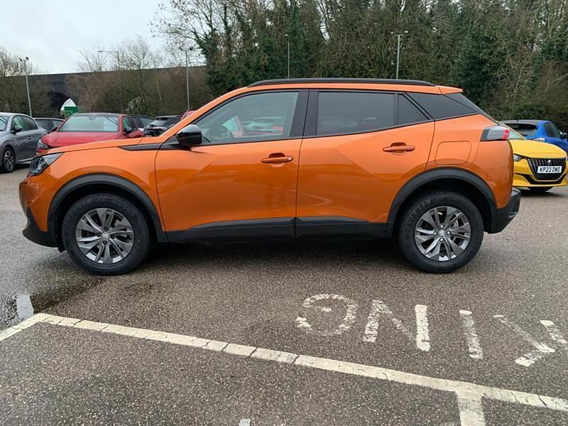 Second-hand Peugeot 2008 Active+ 100 CP (73 kW) 2023 Portocaliu SUV
