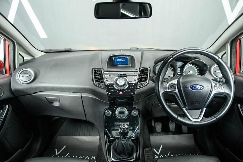 Used Ford Fiesta Titanium X 125 HP (91 kW) 2015 Red Hatchback