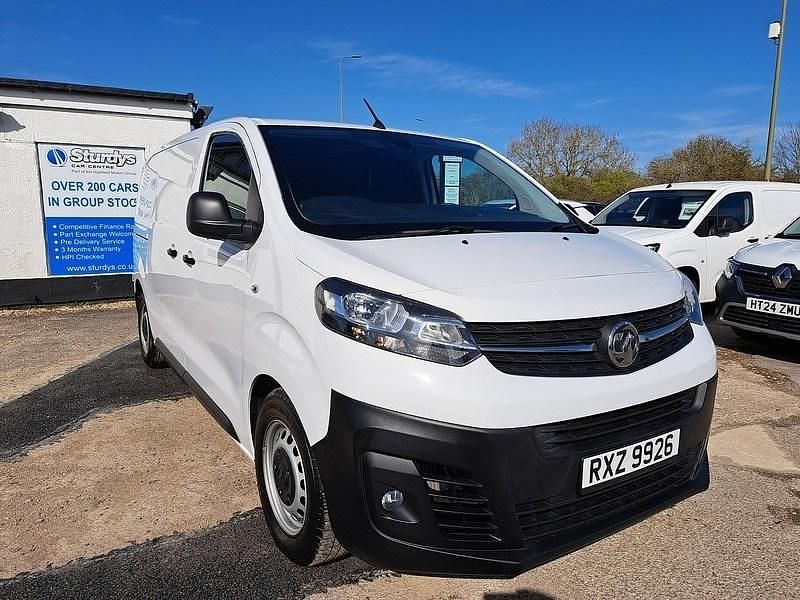 Second-hand Vauxhall Vivaro 100 CP (73 kW) 2022 Alb Monovolum