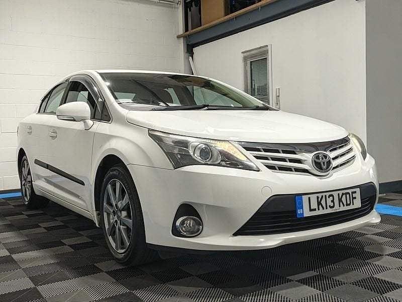 Used Toyota Avensis T4 147 HP (108 kW) 2013 White Sedan