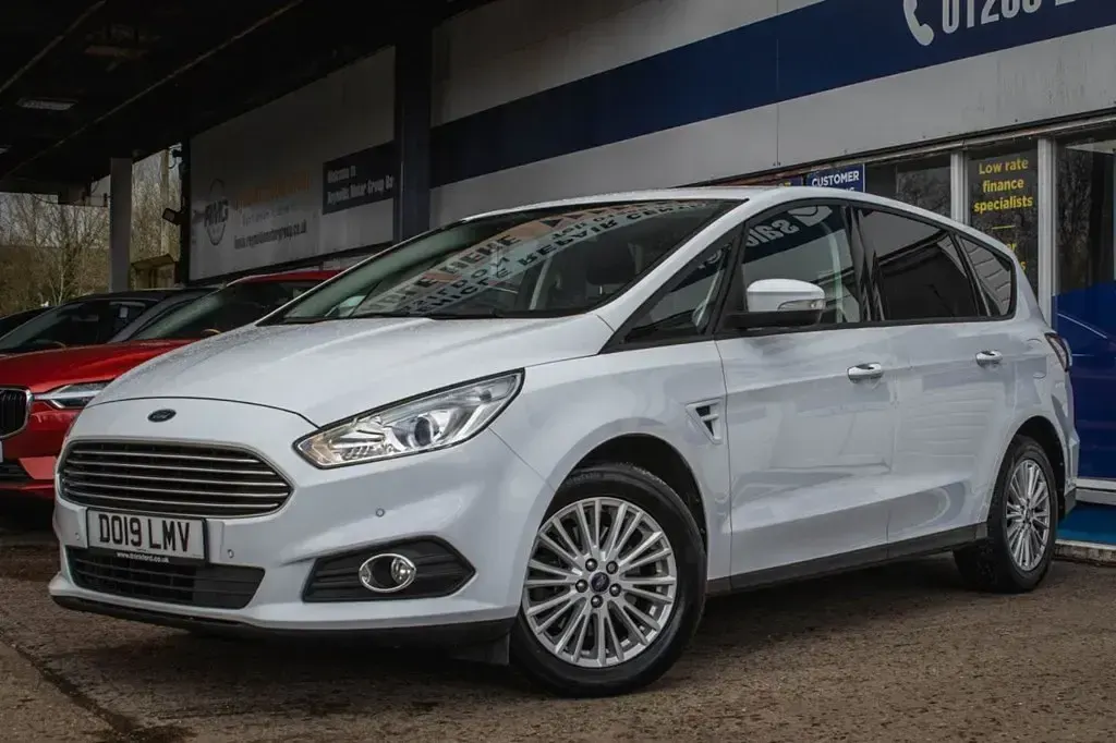 Used Ford S-MAX Zetec 165 HP (121 kW) 2019 White MPV