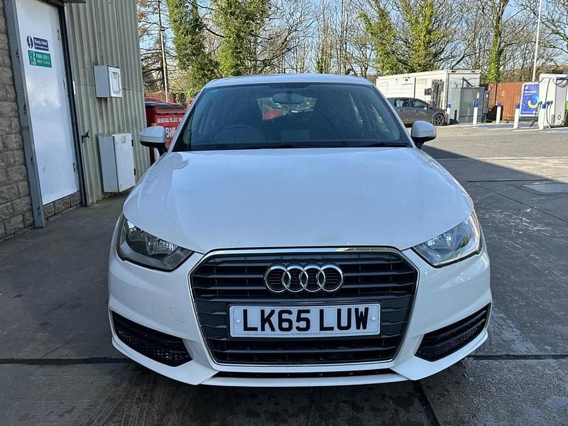 Used Audi A1 Sportback Design 116 HP (85 kW) 2015 White Hatchback