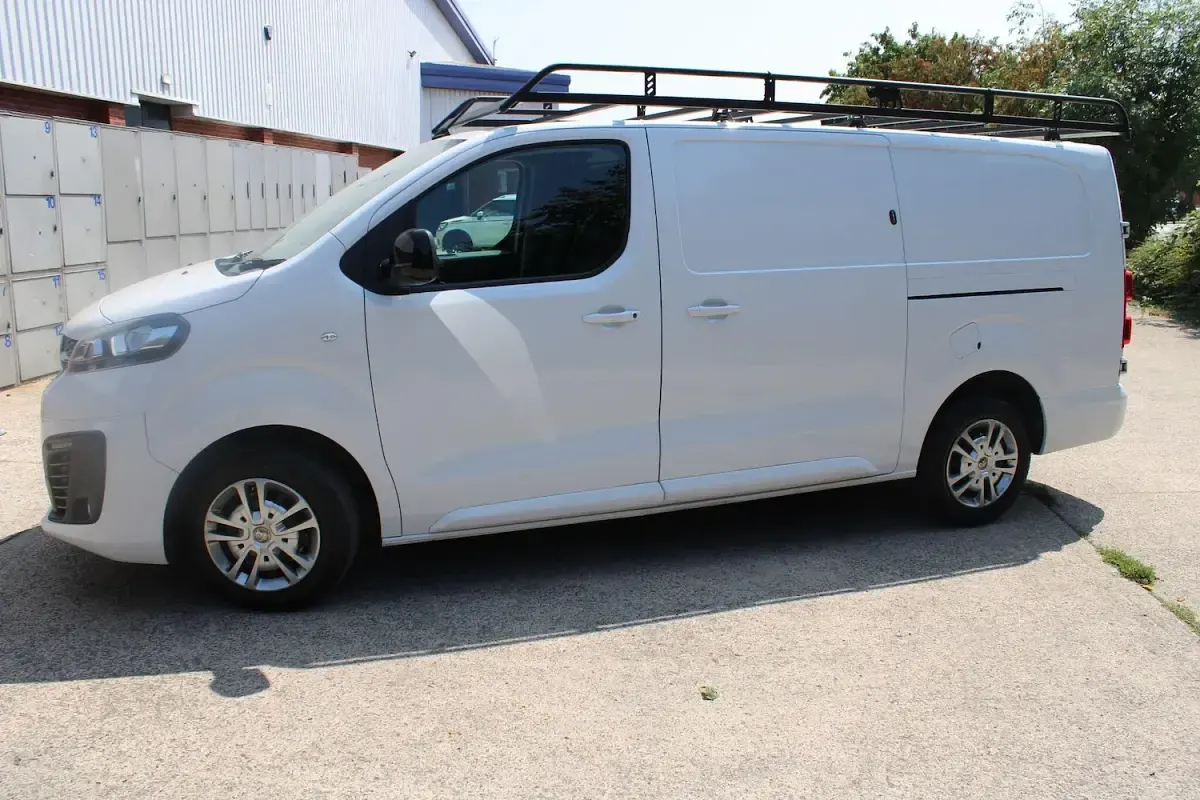Used Vauxhall Vivaro Sportive 100 HP (73 kW) 2022 White MPV
