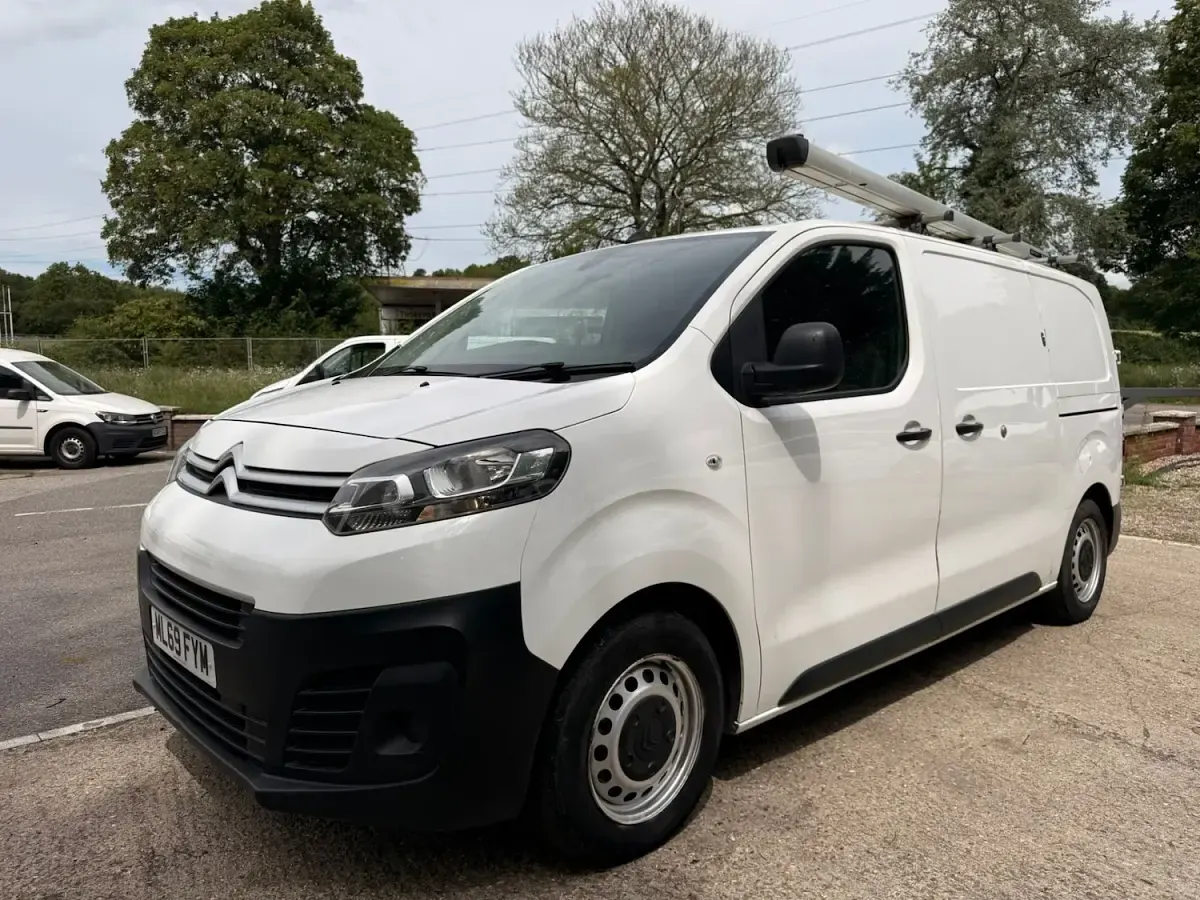 Used Citroën Dispatch 100 HP (73 kW) 2019 White MPV