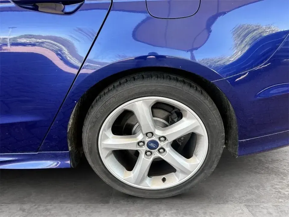 Usado Ford Mondeo Titanium 180 HP (132 kW) 2016 Azul Citadino