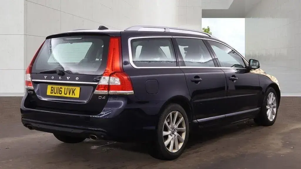 Używany Volvo V70 SE Lux 181 KM (133 kW) 2016 Niebieski Kombi