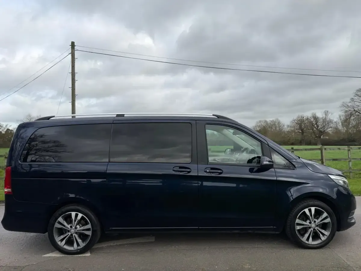 Usado Mercedes V250 2016 Azul Monovolume