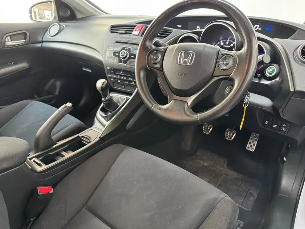 Used Honda Civic ES 2013 White Hatchback