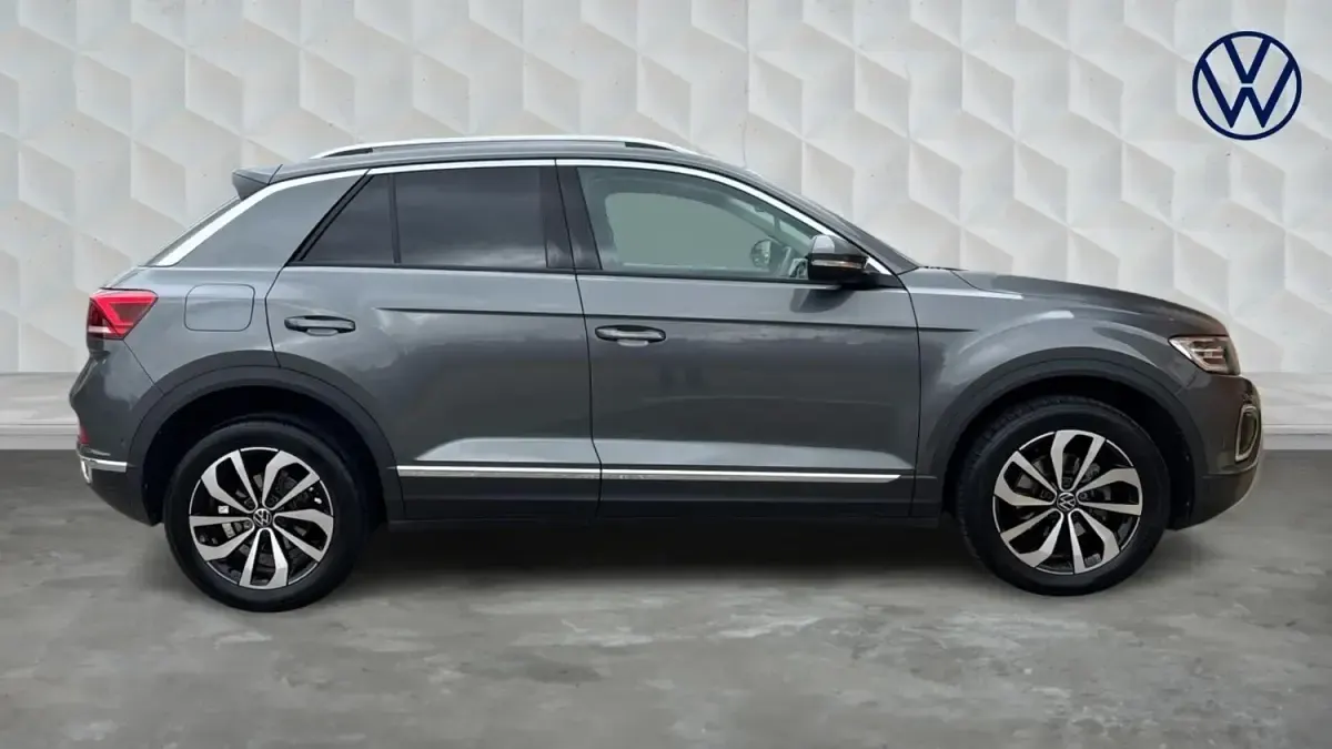 Usado VW T-Roc Style 115 HP (84 kW) 2024 Cinzento SUV