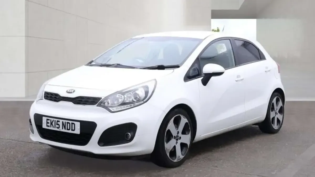 Used Kia Rio 107 HP (78 kW) 2015 White Hatchback