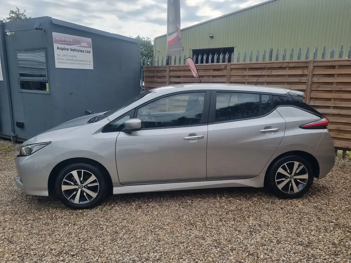 Used Nissan Leaf Acenta 110 kW (150 HP) 2021 Silver Hatchback