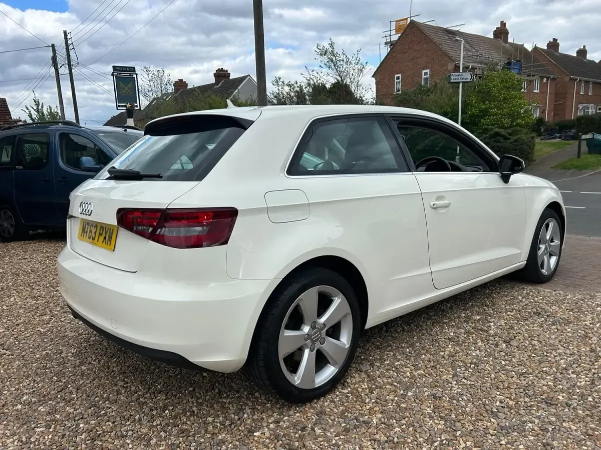 Used Audi A3 Sport 140 HP (102 kW) 2014 White Hatchback